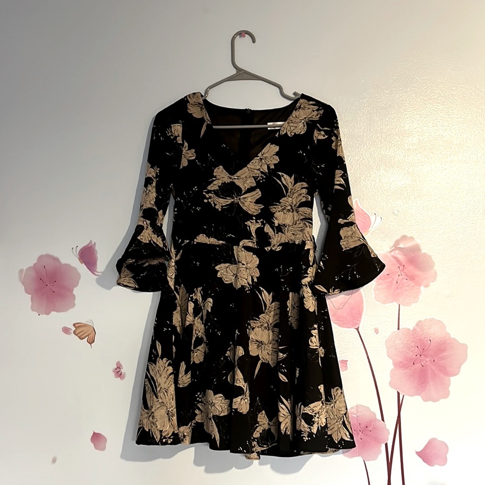 3/4 sleeve V neck floral dress